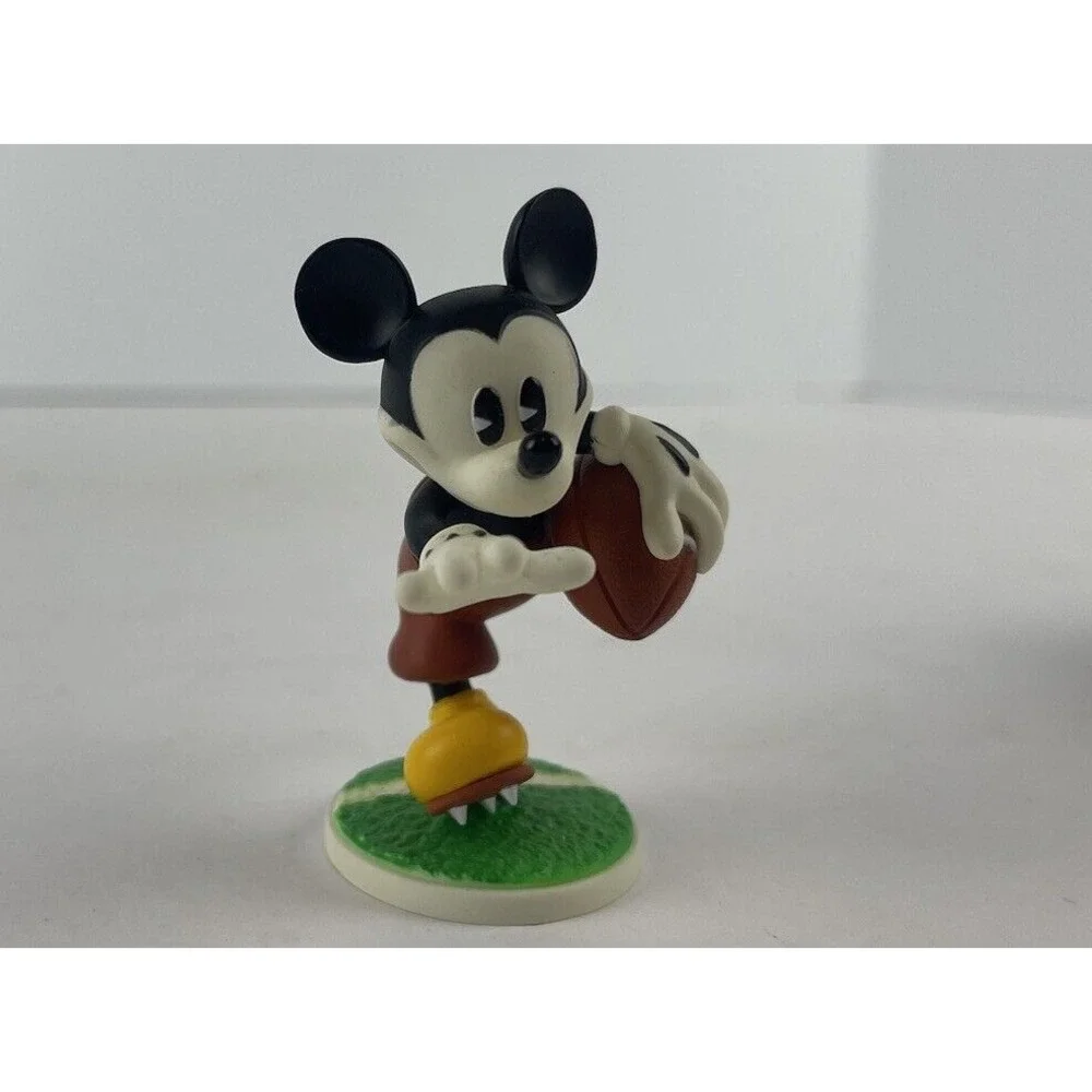 2016 Hallmark Keepsake Christmas Disney Ornament-Touchdown Mickey-Artist Crafted